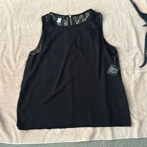 Simply Styled Beautiful Lace-detailed Black Sleeveless Blouse --Women's Large